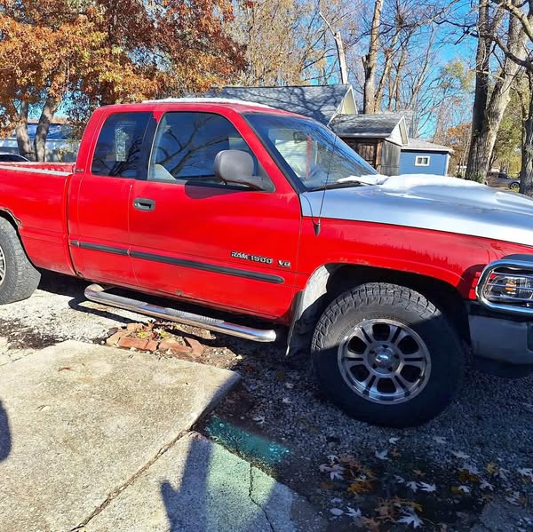 2001 Dodge Ram 1500 Club Cab - Short Bed