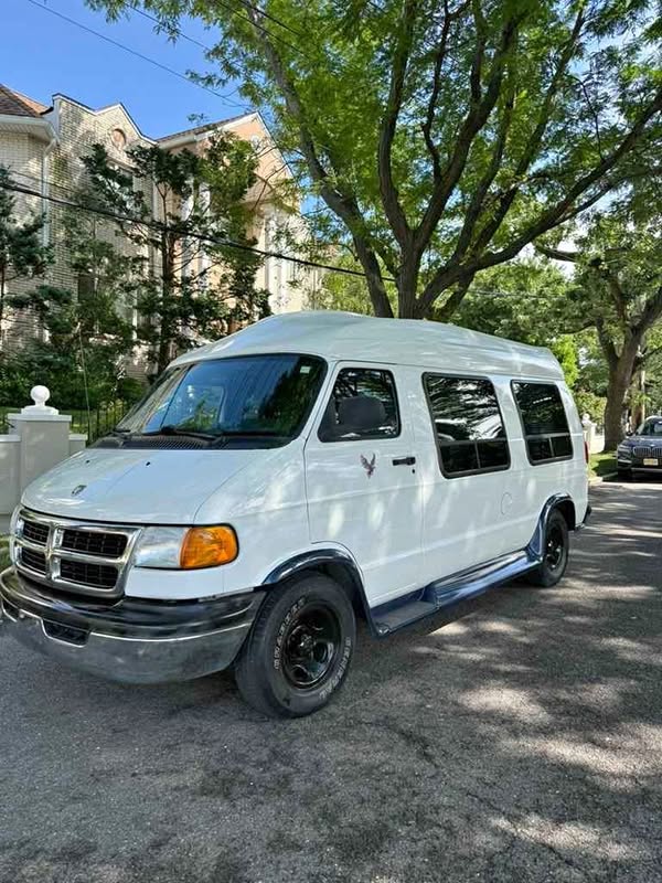 2000 Dodge Ram Van B150 - Van