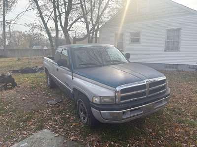 1998 Dodge Ram 1500 Crew Cab - SLT Pickup 4D 5 1\/2 ft