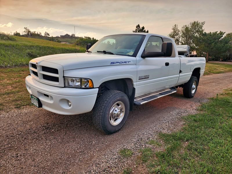 2001 Dodge Ram 2500 Quad Cab - SLT Pickup 4D 8 ft