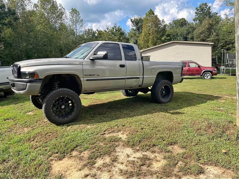 2001 Dodge Ram 1500 Club Cab - Long Bed