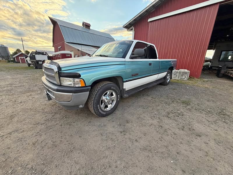 1996 Dodge Ram 2500 Club Cab - Long Bed
