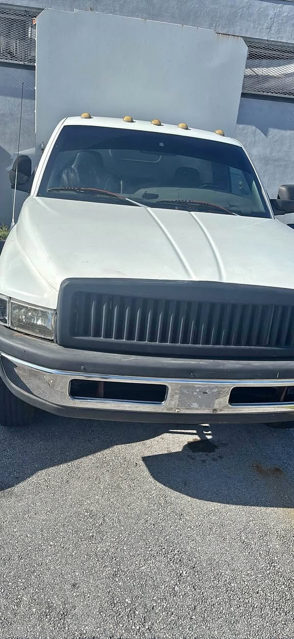 1999 Dodge Ram 3500 Club Cab - Long Bed
