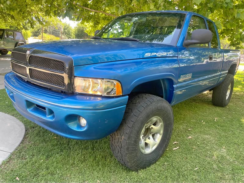 1999 Dodge Ram 2500 Club Cab - Short Bed