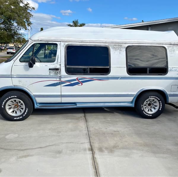 1997 Dodge Ram Van 2500 - Van
