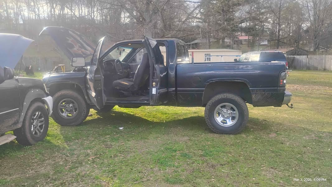 2001 Dodge Ram 1500 Mega Cab - Laramie Pickup 4D 6 1\/4 ft