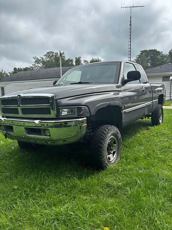 2001 Dodge Ram 2500 Crew Cab - SLT Pickup 4D 6 1\/3 ft