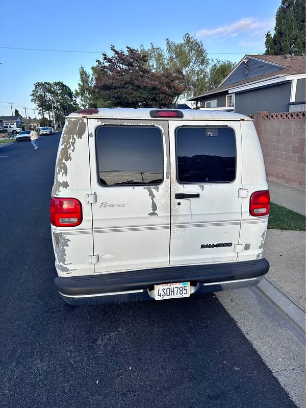 2000 Dodge Ram Van 1500 - Van