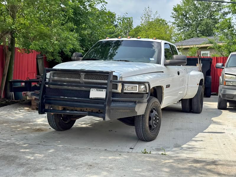 2001 Dodge Ram 3500 Quad Cab - SLT Pickup 4D 8 ft