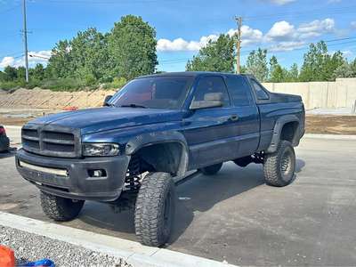 2001 Dodge Ram 1500 Club Cab - Short Bed