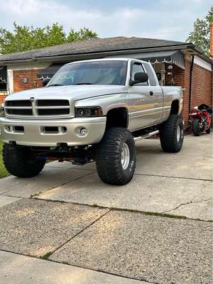 2001 Dodge Ram 1500 Crew Cab - SLT Pickup 4D 5 1\/2 ft