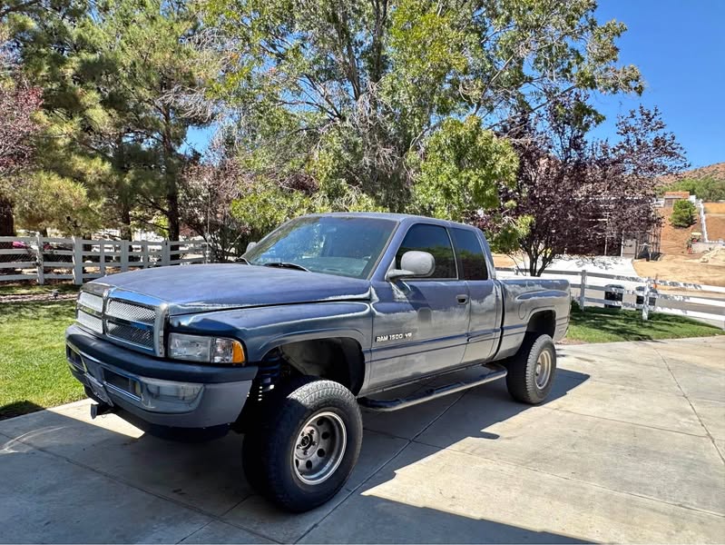 2001 Dodge Ram 1500 Club Cab - Laramie SLT