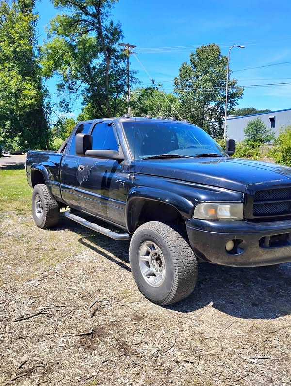2001 Dodge Ram 2500 Crew Cab - SLT Pickup 4D 6 1\/3 ft