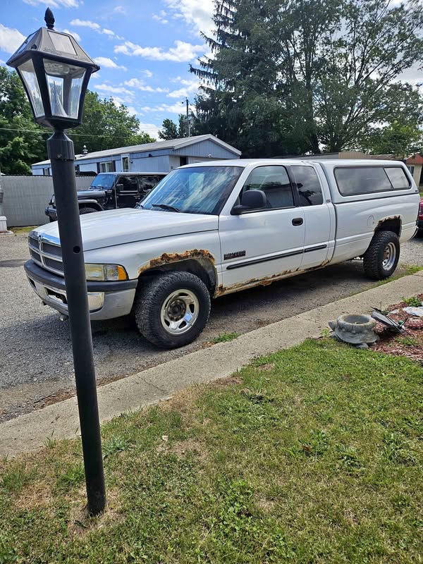2001 Dodge Ram 2500 Club Cab - Long Bed