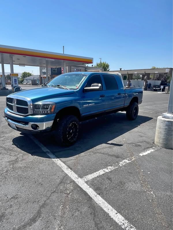 2006 Dodge Ram 2500 Mega Cab - SLT Pickup 4D 6 1\/3 ft