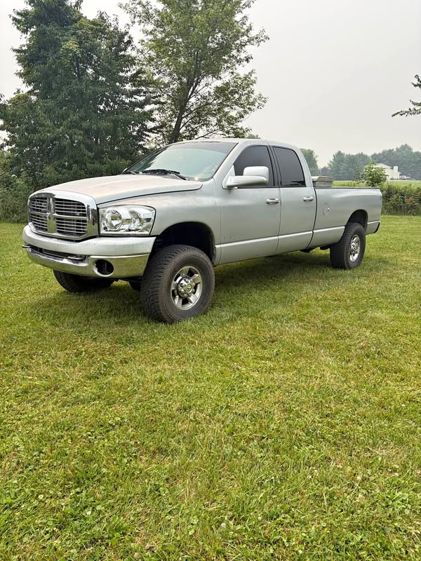 2006 Dodge Ram 2500 Club Cab - Long Bed