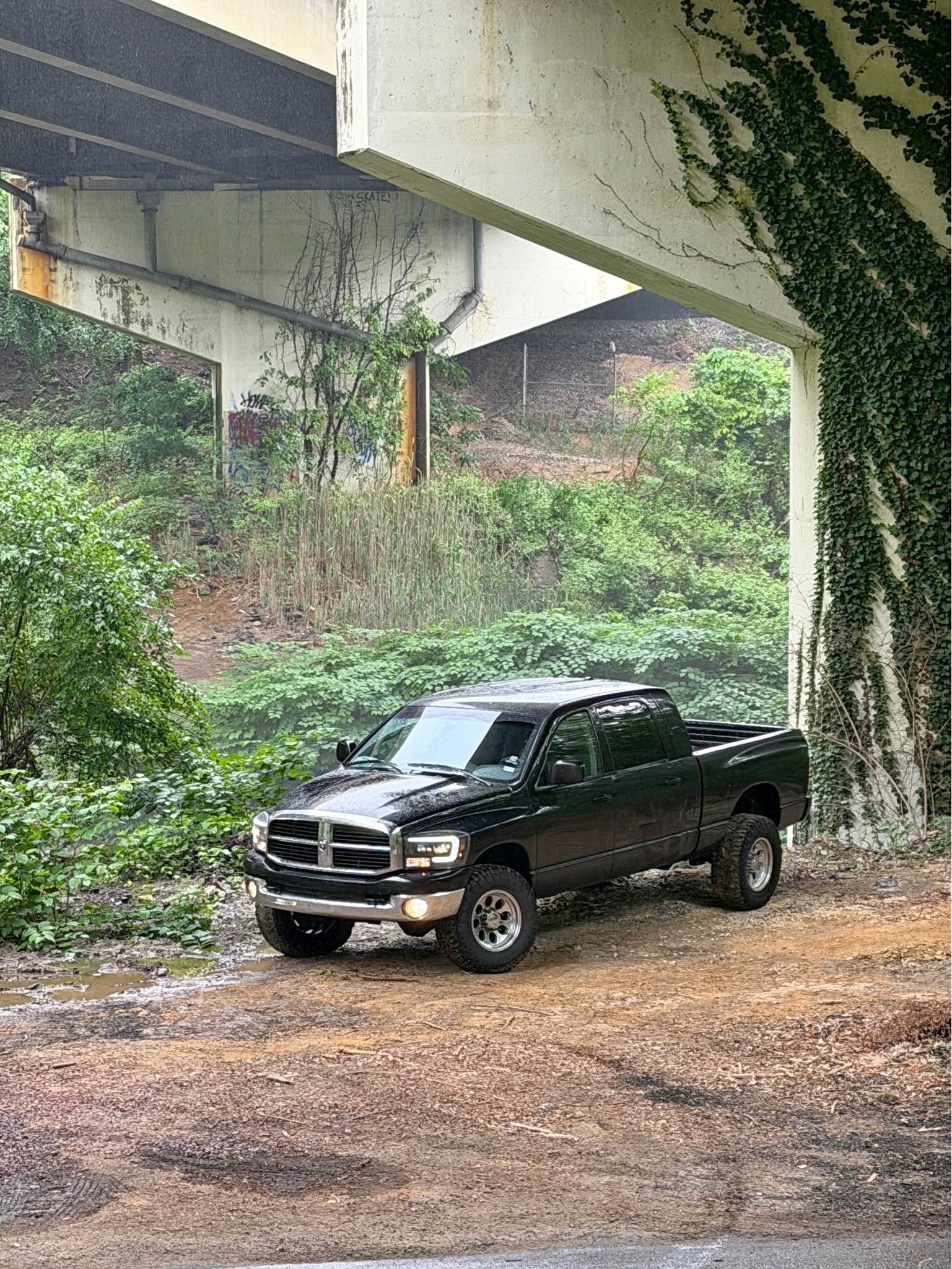 2006 Dodge Ram 2500 Mega Cab - SLT Pickup 4D 6 1\/4 ft