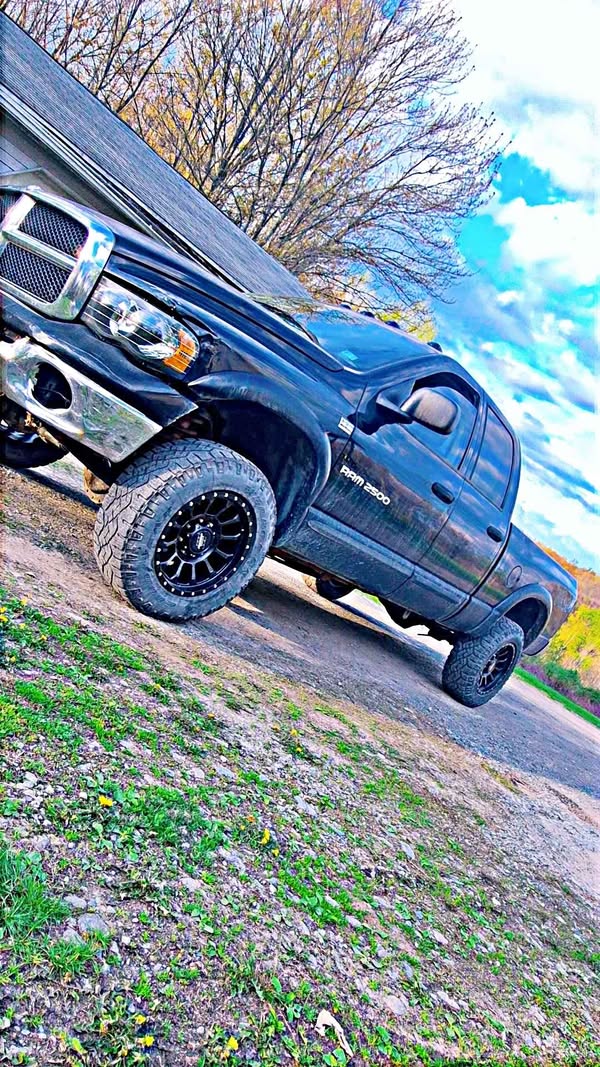 2003 Dodge Ram 2500 Crew Cab - SLT Pickup 4D 6 1\/3 ft