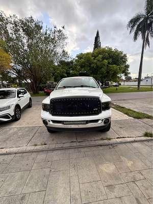 2004 Dodge Ram 2500 Mega Cab - Cama 8 pies