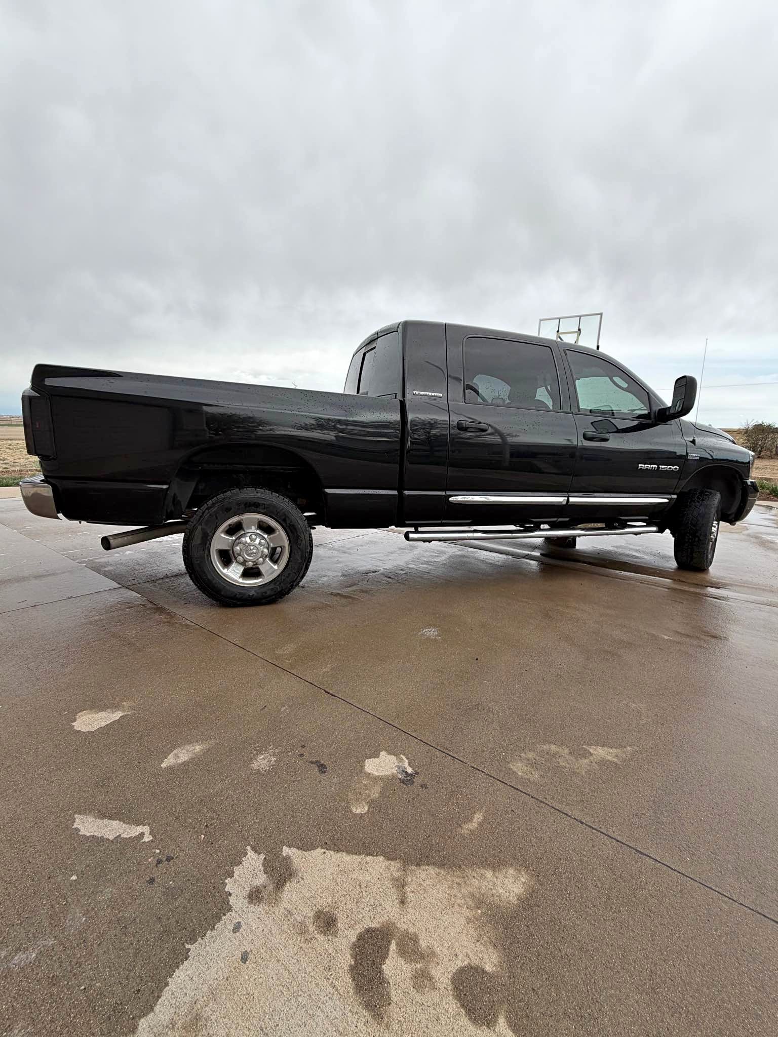 2007 Dodge Ram 2500 Mega Cab - SXT Pickup 4D 6 1\/4 ft