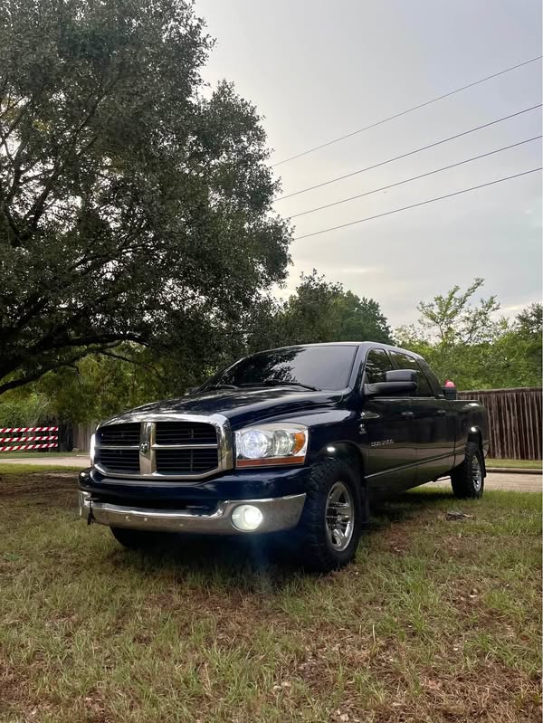2006 Dodge Ram 2500 Mega Cab - SLT Pickup 4D 6 1\/3 ft