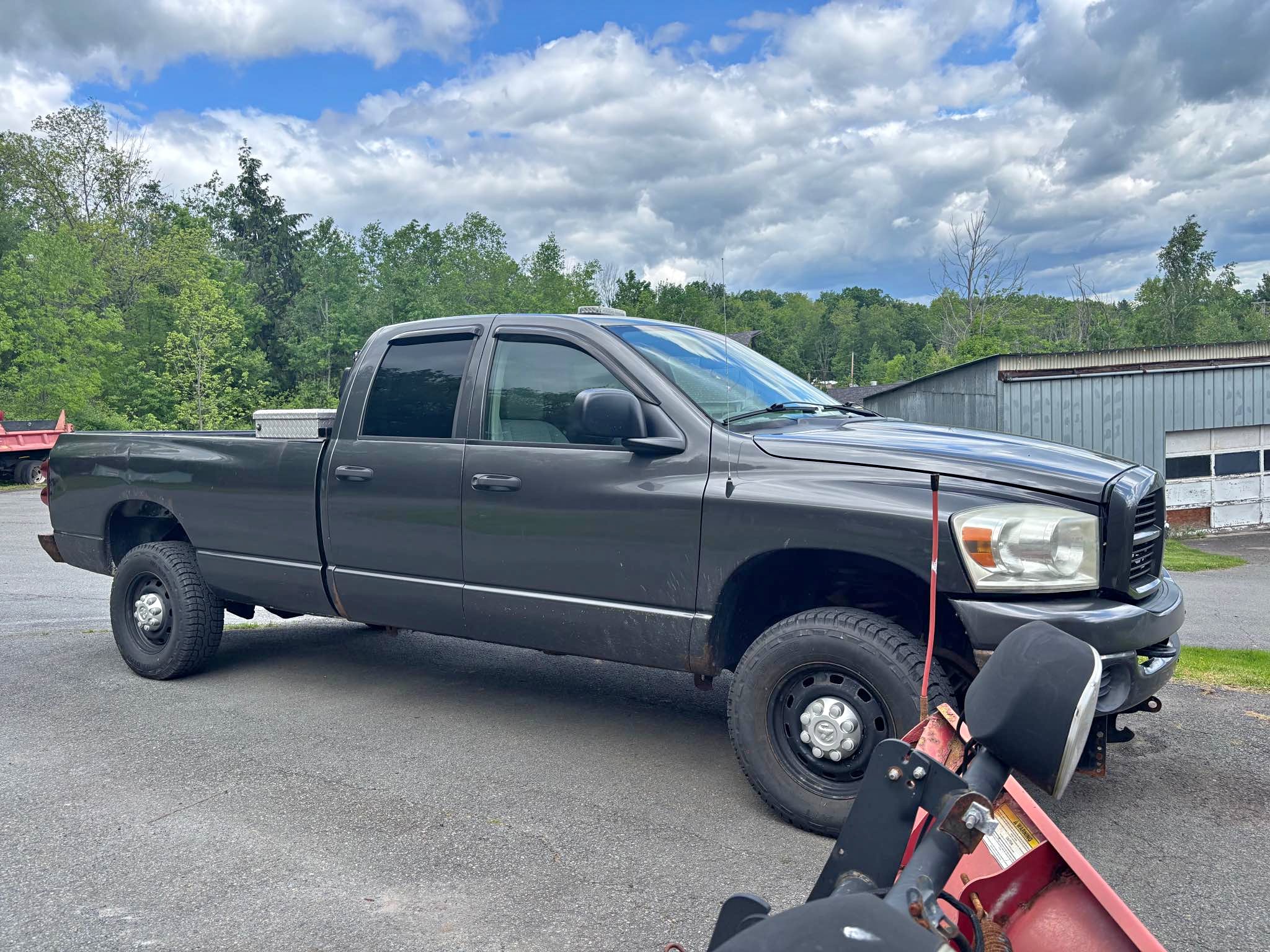 2009 Dodge Ram 2500 Quad Cab - SXT Pickup 4D 8 ft