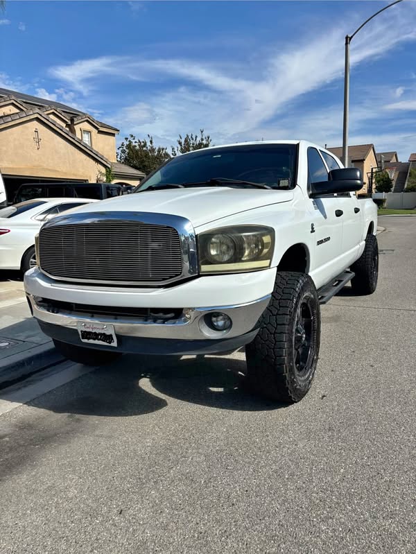 2006 Dodge Ram 2500 Mega Cab - SLT Pickup 4D 6 1\/4 ft