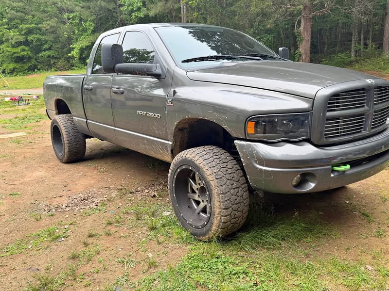 2004 Dodge Ram 2500 Crew Cab - SLT Pickup 4D 6 1\/3 ft