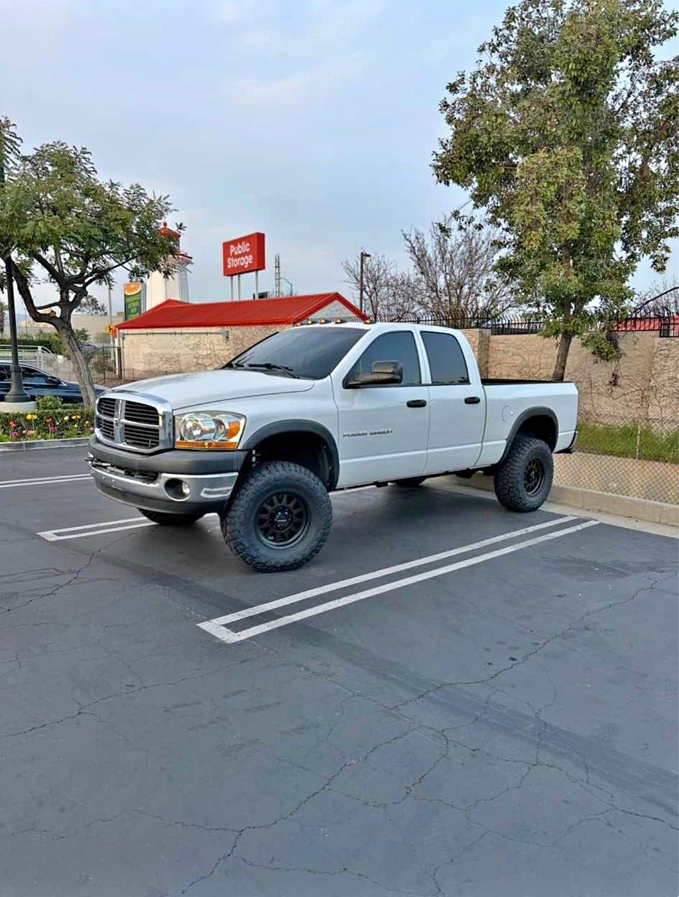 2006 Dodge Ram 2500 Crew Cab - Power wagon