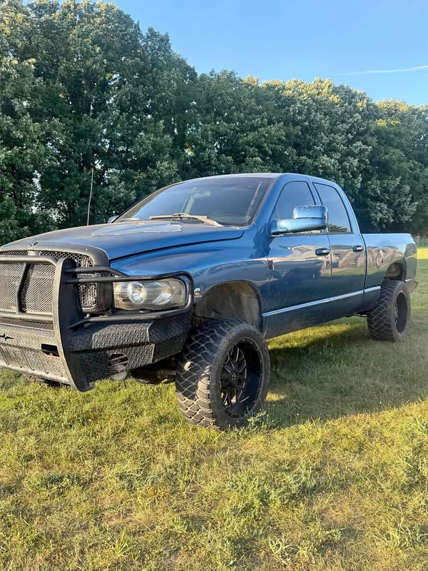 2004 Dodge Ram 2500 Quad Cab - SLT Pickup 4D 6 1\/4 ft