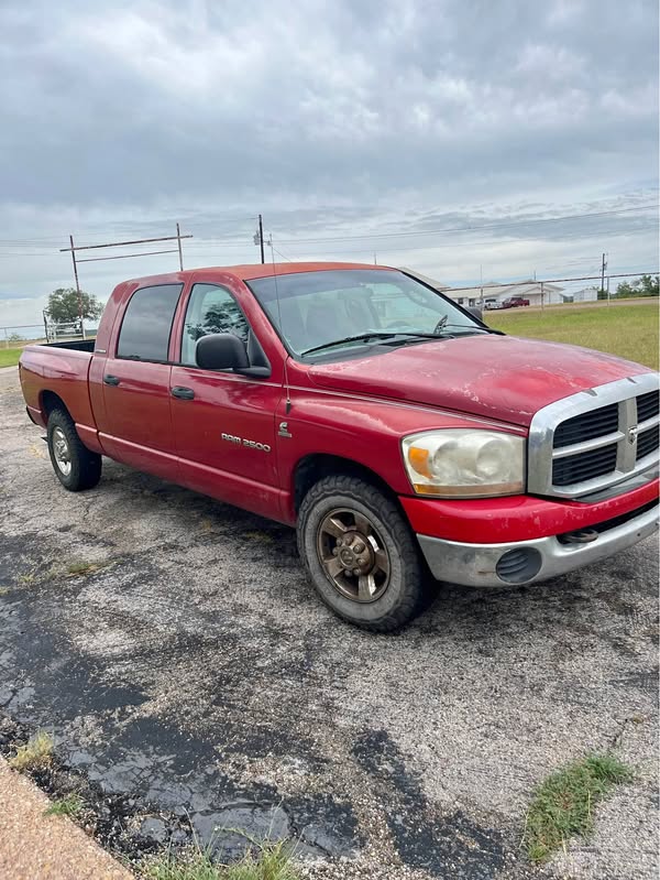 2006 Dodge Ram 2500 Mega Cab - SLT Pickup 4D 6 1\/3 ft