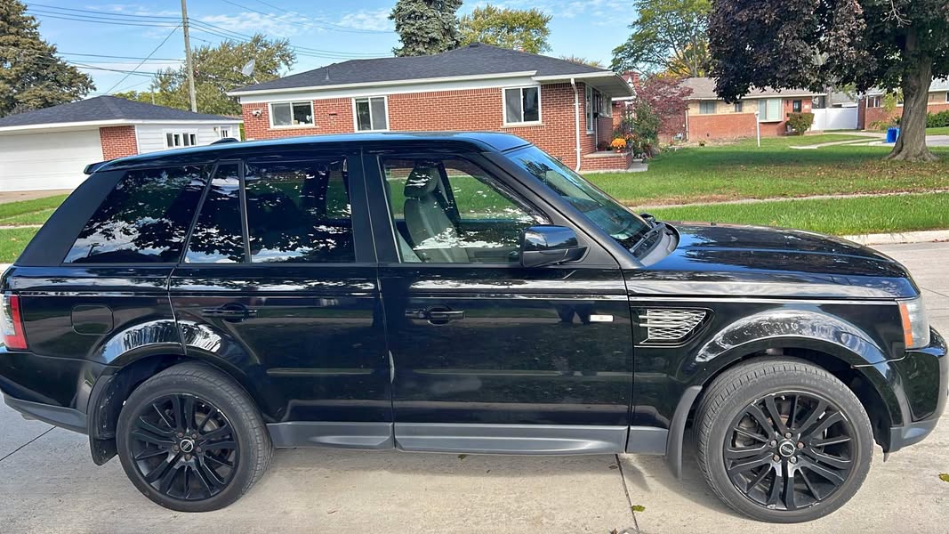 2013 Land Rover Range Rover Sport - HSE Lux Sport Utility 4D