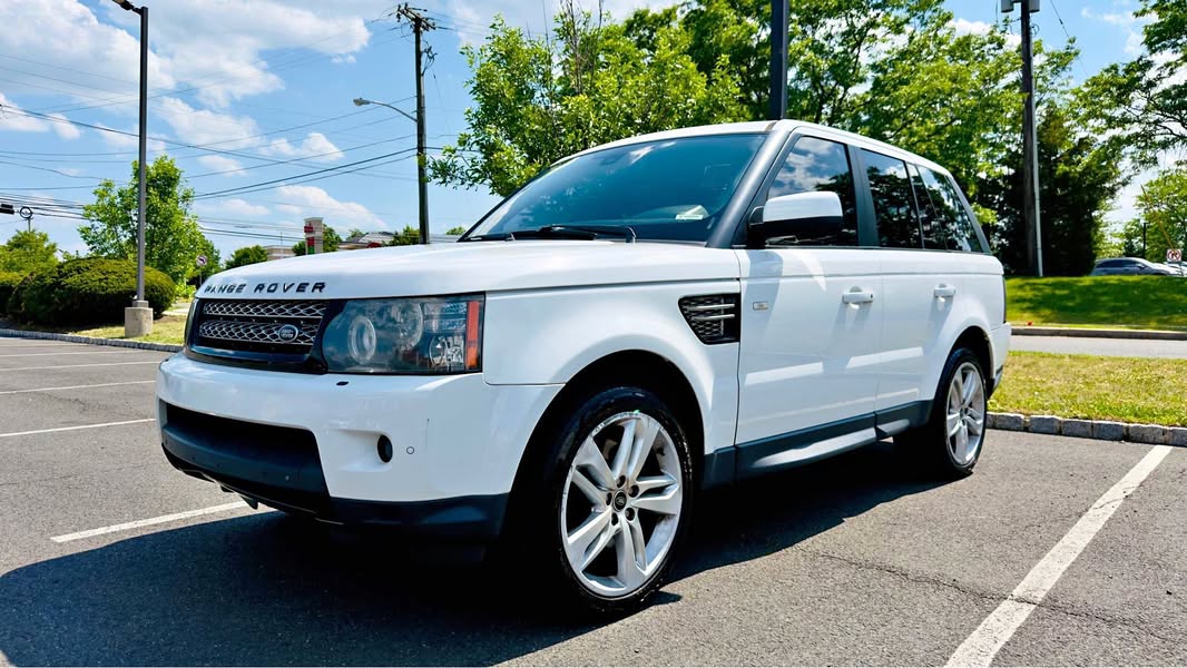 2013 Land Rover Range Rover Sport - HSE Lux Sport Utility 4D