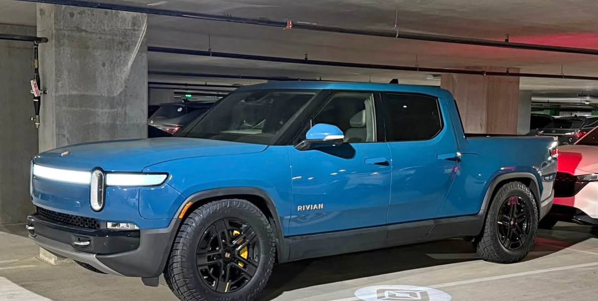 2022 Rivian R1T - Launch Edition Pickup 4D 4 1\/2 ft