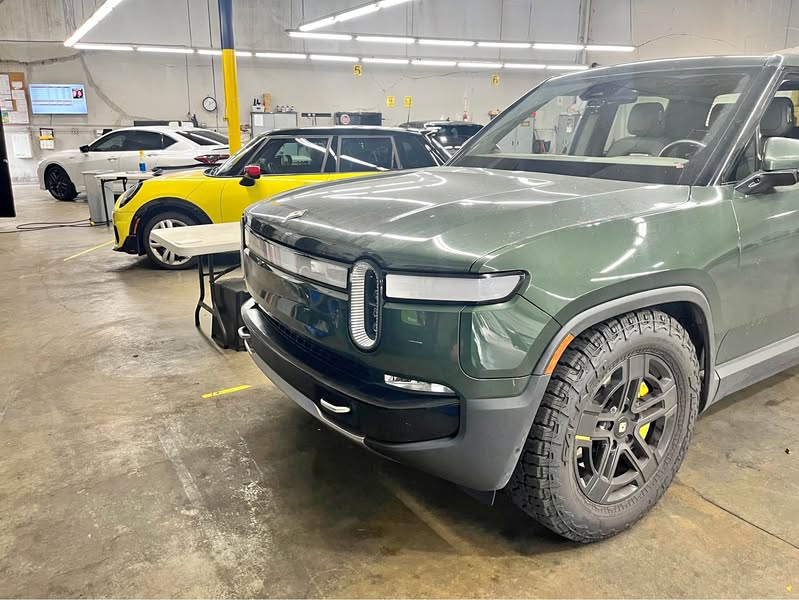 2023 Rivian R1T Adventure Pickup 4D 4 1\/2 ft