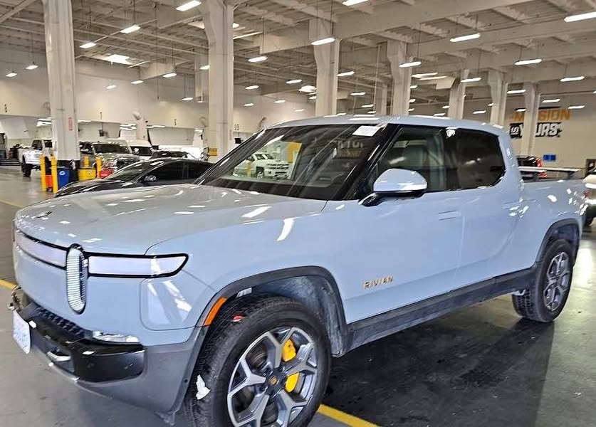 2022 Rivian R1T - Adventure package AWD