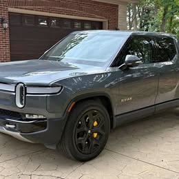 2022 Rivian R1T Adventure Edition_1