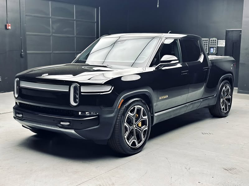 2023 Rivian R1T LAUNCH EDITION