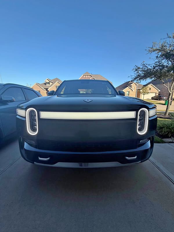 2022 Rivian R1T Adventure Pickup 4D 4 1\/2 ft