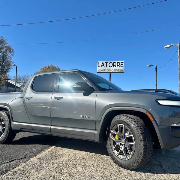 2022 Rivian R1T - Adventure Pickup 4D 4 1\/2 ft