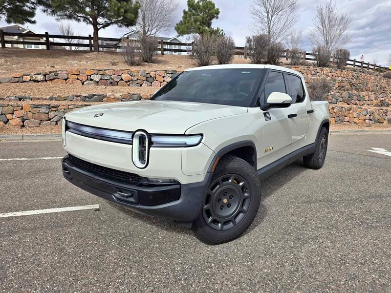 2025 Rivian R1T