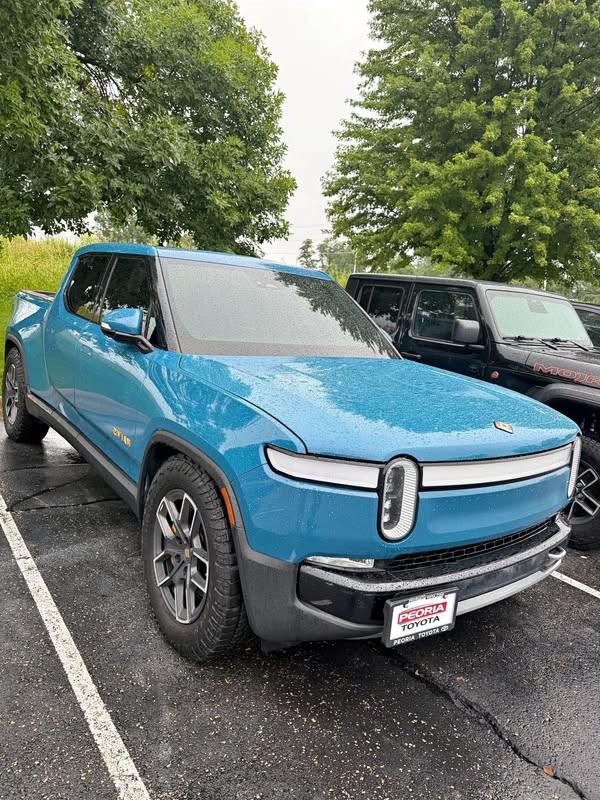 2022 Rivian R1T - Launch Edition Pickup 4D 4 1\/2 ft