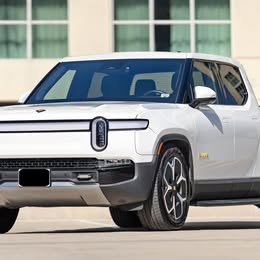 2023 Rivian R1T Adventure
