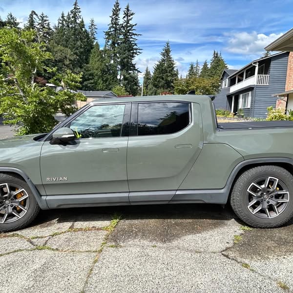 2023 Rivian r1t launch edition quad-motor