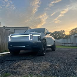 2022 Rivian R1T Adventure Pickup 4D 4 1\/2 ft