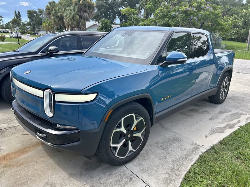 2022 Rivian R1T