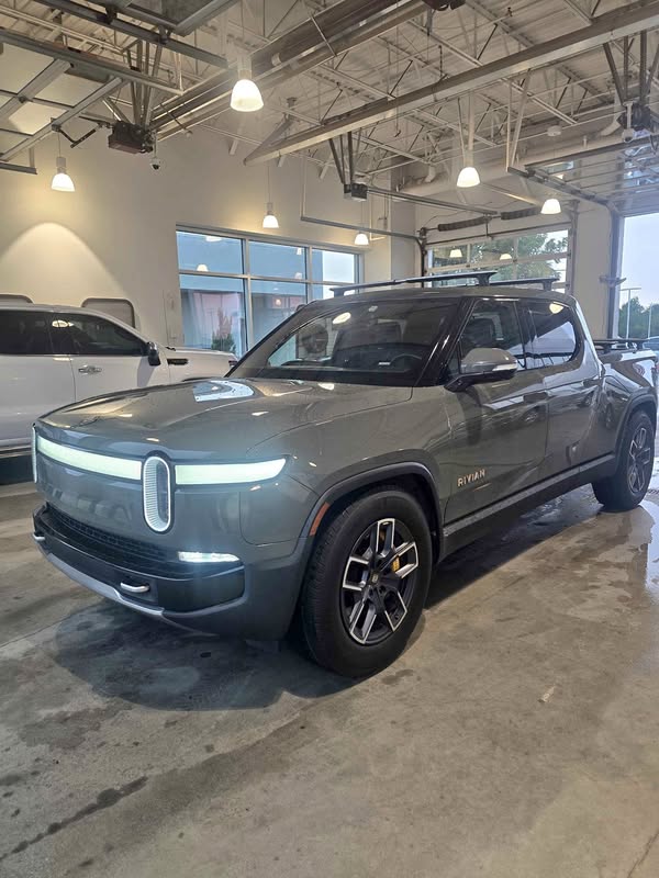 2022 Rivian R1T - Launch Edition Pickup 4D 4 1\/2 ft
