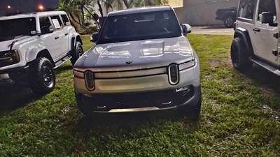 2023 Rivian R1T - Adventure Pickup 4D 4 1\/2 ft