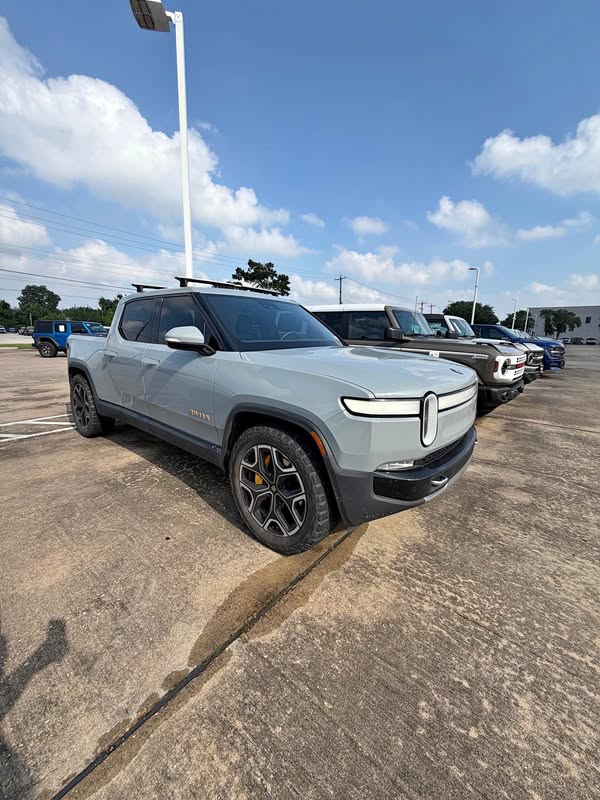 2022 Rivian R1T - Adventure Pickup 4D 4 1\/2 ft