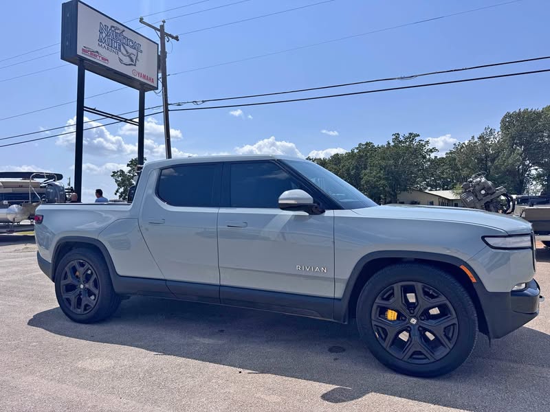 2022 Rivian R1T Adventure Pickup 4D 4 1\/2 ft